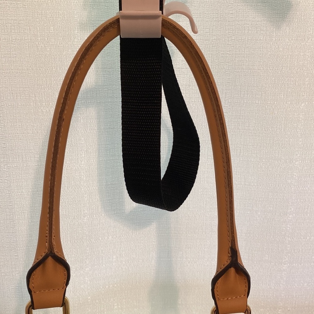 Calvin Klein women’s bag lightly use stains inside - Picture 7 of 10